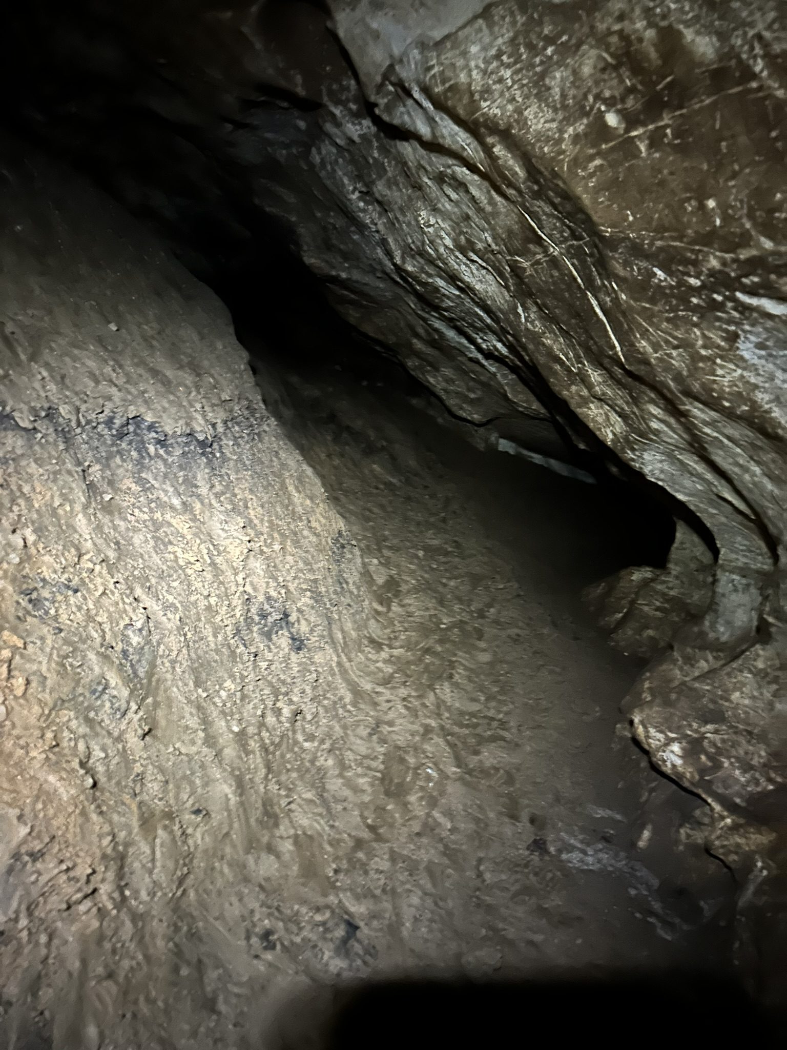 Tight dark passage in the Mammoth Cave